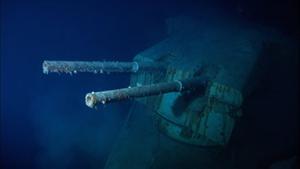 En av Bismarcks kanoner på havets botten